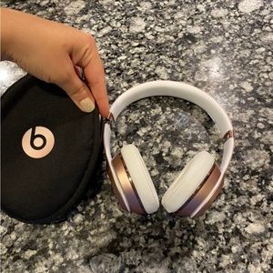 Beats Solo 3 rose gold